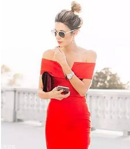 一字領(lǐng)適合胸大的人嗎 一字領(lǐng)適合什么發(fā)型 一字領(lǐng)適合胸大的人嗎 一字領(lǐng)適合什么發(fā)型