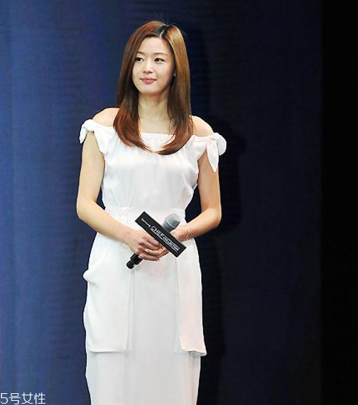 一字領(lǐng)適合胸大的人嗎 一字領(lǐng)適合什么發(fā)型 一字領(lǐng)適合胸大的人嗎 一字領(lǐng)適合什么發(fā)型