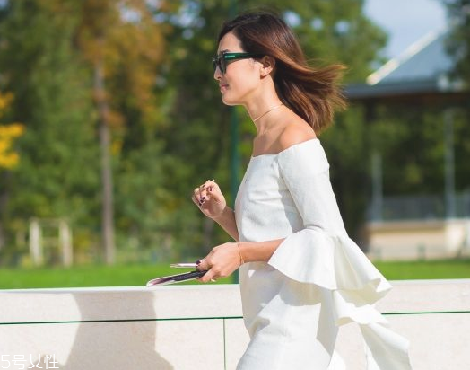 一字領(lǐng)適合胸大的人嗎 一字領(lǐng)適合什么發(fā)型 一字領(lǐng)適合胸大的人嗎 一字領(lǐng)適合什么發(fā)型