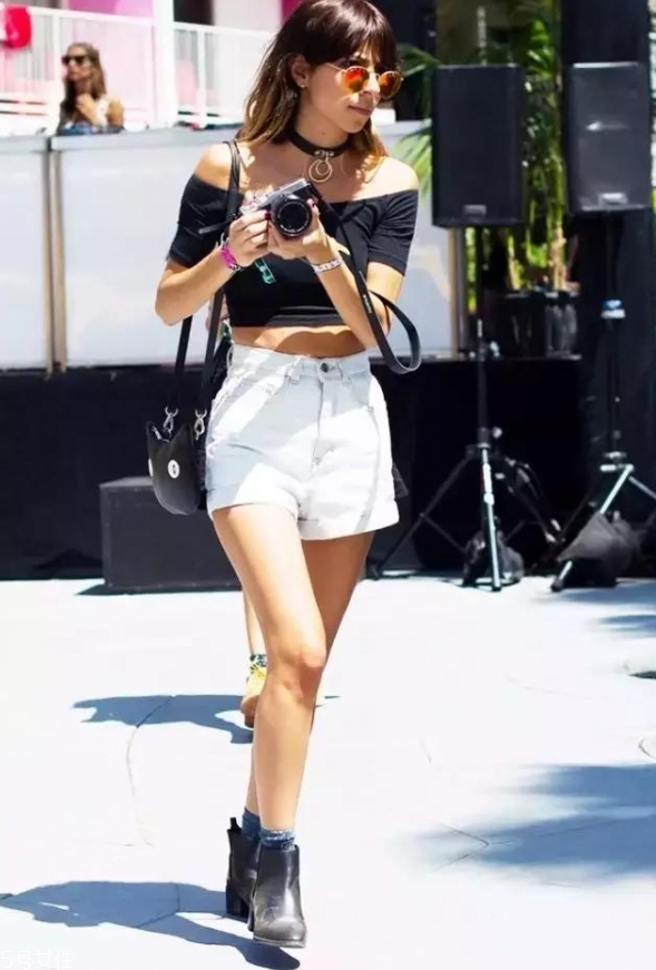 一字領(lǐng)適合胸大的人嗎 一字領(lǐng)適合什么發(fā)型 一字領(lǐng)適合胸大的人嗎 一字領(lǐng)適合什么發(fā)型