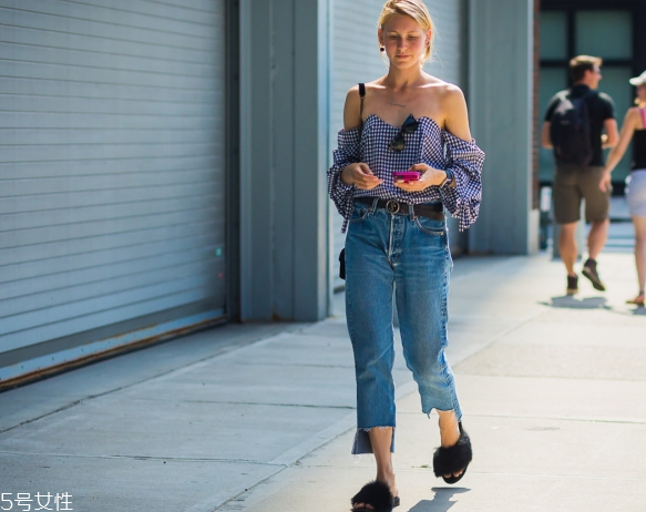 一字領(lǐng)適合胸大的人嗎 一字領(lǐng)適合什么發(fā)型 一字領(lǐng)適合胸大的人嗎 一字領(lǐng)適合什么發(fā)型