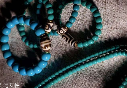 綠松石發(fā)黃怎么回事？綠松石手串發(fā)黃了怎么處理？