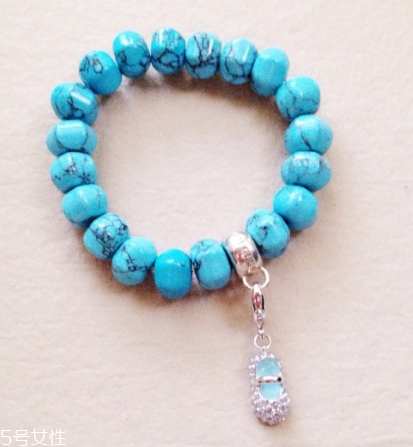 綠松石發(fā)黃怎么回事？綠松石手串發(fā)黃了怎么處理？