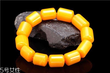 蜜蠟手串戴哪只手？蜜蠟手串佩戴講究