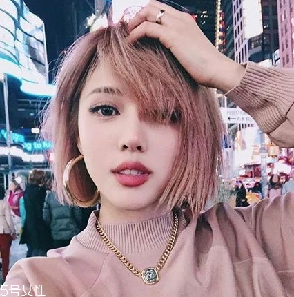 玫瑰金發(fā)色調(diào)配方法 玫瑰金發(fā)色怎么染 玫瑰金發(fā)色調(diào)配方法 玫瑰金發(fā)色怎么染