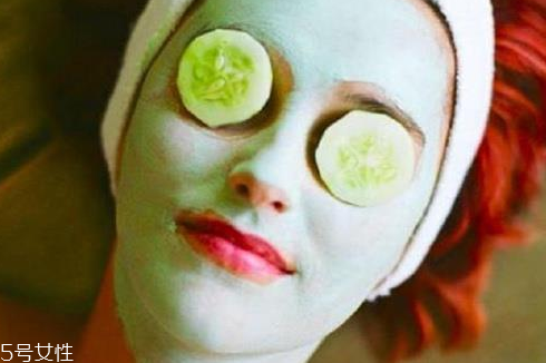 黃瓜敷臉能祛眼袋嗎？黃瓜敷臉有祛眼袋效果嗎？