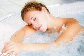 洗澡能減肥嗎？洗澡減肉肉的3種方法