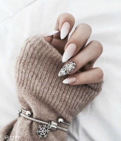 個(gè)性美甲圖片2018 讓人過(guò)目難忘的瀟灑酷帥美甲 個(gè)性美甲圖片2018 讓人過(guò)目難忘的瀟灑酷帥美甲
