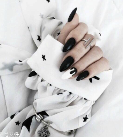 個(gè)性美甲圖片2018 讓人過(guò)目難忘的瀟灑酷帥美甲 個(gè)性美甲圖片2018 讓人過(guò)目難忘的瀟灑酷帥美甲