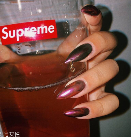 個(gè)性美甲圖片2018 讓人過(guò)目難忘的瀟灑酷帥美甲 個(gè)性美甲圖片2018 讓人過(guò)目難忘的瀟灑酷帥美甲