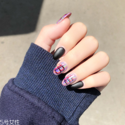 個(gè)性美甲圖片2018 讓人過(guò)目難忘的瀟灑酷帥美甲 個(gè)性美甲圖片2018 讓人過(guò)目難忘的瀟灑酷帥美甲