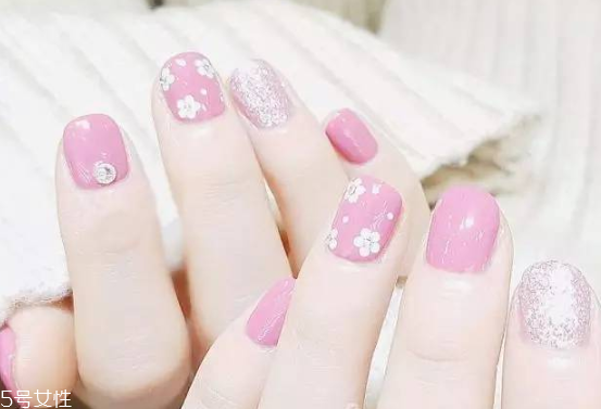 個(gè)性美甲圖片2018 讓人過(guò)目難忘的瀟灑酷帥美甲 個(gè)性美甲圖片2018 讓人過(guò)目難忘的瀟灑酷帥美甲