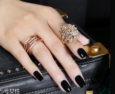 個(gè)性美甲圖片2018 讓人過(guò)目難忘的瀟灑酷帥美甲 個(gè)性美甲圖片2018 讓人過(guò)目難忘的瀟灑酷帥美甲