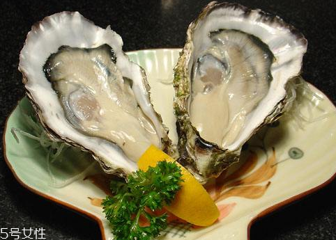 生蠔沒熟吃了會(huì)怎么樣？沒熟的生蠔吃了有什么后果