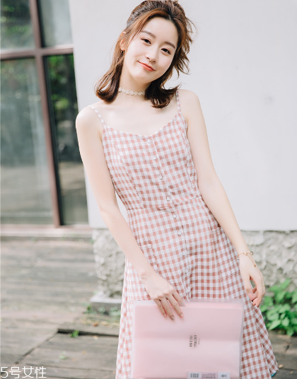 瘦人穿什么連衣裙好看？這三款讓你美上天