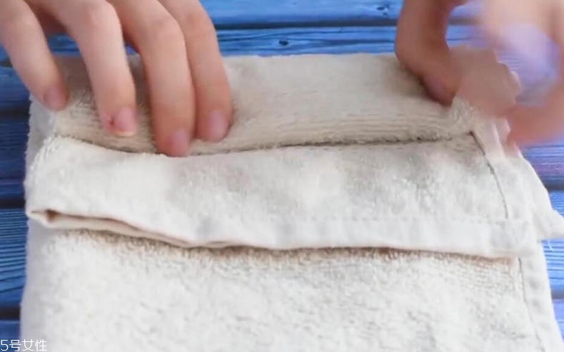 毛巾收納的折疊方法 一秒搞定毛巾收納 毛巾收納的折疊方法 一秒搞定毛巾收納