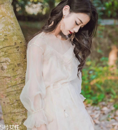 歐根紗和雪紡哪個(gè)好 它們的區(qū)別你知道嗎 歐根紗和雪紡哪個(gè)好 它們的區(qū)別你知道嗎