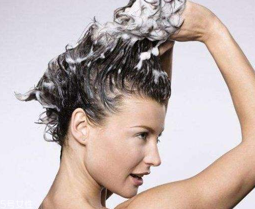 護(hù)發(fā)素用多了會(huì)怎么樣 用多了浪費(fèi) 護(hù)發(fā)素用多了會(huì)怎么樣 用多了浪費(fèi)