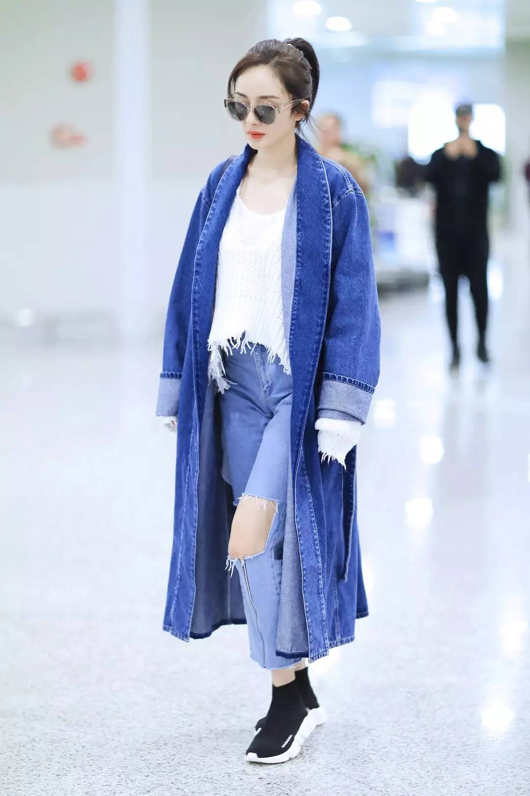 穿什么顏色的衣服顯白 穿對(duì)膚色亮白一階 穿什么顏色的衣服顯白 穿對(duì)膚色亮白一階