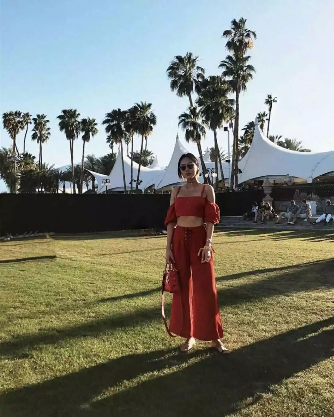 穿什么顏色的衣服顯白 穿對(duì)膚色亮白一階 穿什么顏色的衣服顯白 穿對(duì)膚色亮白一階