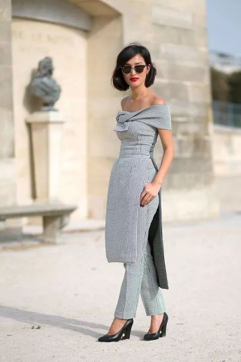 穿什么顏色的衣服顯白 穿對(duì)膚色亮白一階 穿什么顏色的衣服顯白 穿對(duì)膚色亮白一階