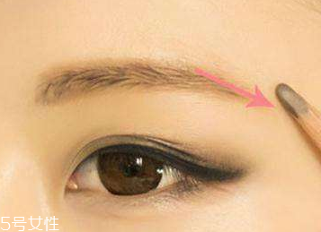 眉筆顏色怎么和妝容搭配 日韓妝以淺色系為主 眉筆顏色怎么和妝容搭配 日韓妝以淺色系為主