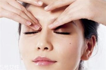 精油按摩眼部有什么效果 精油按摩眼部注意事項(xiàng) 精油按摩眼部有什么效果 精油按摩眼部注意事項(xiàng)