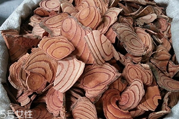 雞血藤是熱性還是涼性 雞血藤味苦性熱 雞血藤是熱性還是涼性 雞血藤味苦性熱