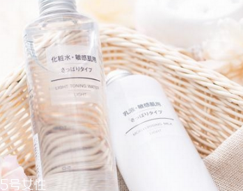 夏天干皮用什么護(hù)膚品好 干皮夏天這樣護(hù)膚 夏天干皮用什么護(hù)膚品好 干皮夏天這樣護(hù)膚