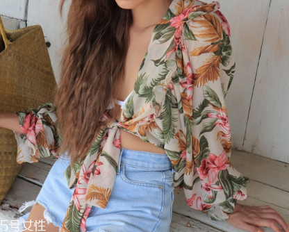 雪紡染上機(jī)油怎么處理 輕松洗掉機(jī)油污漬 雪紡染上機(jī)油怎么處理 輕松洗掉機(jī)油污漬