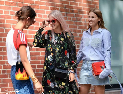 什么樣的衣服顯氣質(zhì) 氣質(zhì)女神都這樣穿 什么樣的衣服顯氣質(zhì) 氣質(zhì)女神都這樣穿