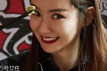 美瞳戴時(shí)間長了的危害 美瞳戴時(shí)間長了的危害