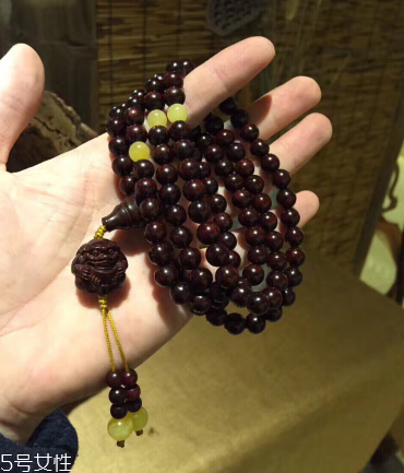 黃花梨手串有什么功效 對(duì)人體好處不可估量 黃花梨手串有什么功效 對(duì)人體好處不可估量