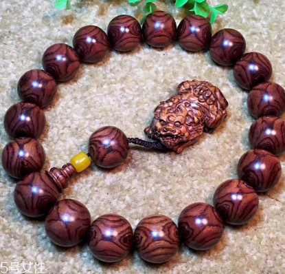 黃花梨手串有味道嗎 專屬于它的香氣 黃花梨手串有味道嗎 專屬于它的香氣