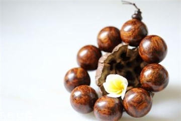 黃花梨手串有味道嗎 專屬于它的香氣 黃花梨手串有味道嗎 專屬于它的香氣