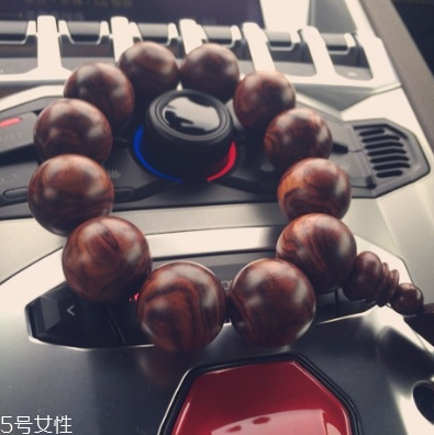 黃花梨手串真假辨認(rèn) 教你最簡單的鑒別方法 黃花梨手串真假辨認(rèn) 教你最簡單的鑒別方法