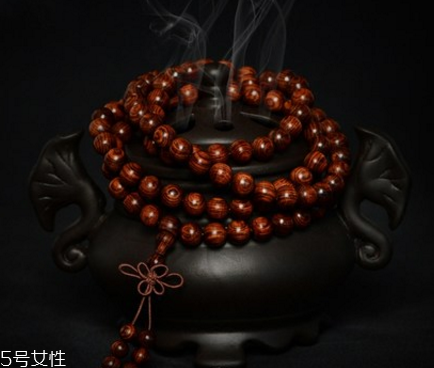 黃花梨手串真假辨認(rèn) 教你最簡單的鑒別方法 黃花梨手串真假辨認(rèn) 教你最簡單的鑒別方法