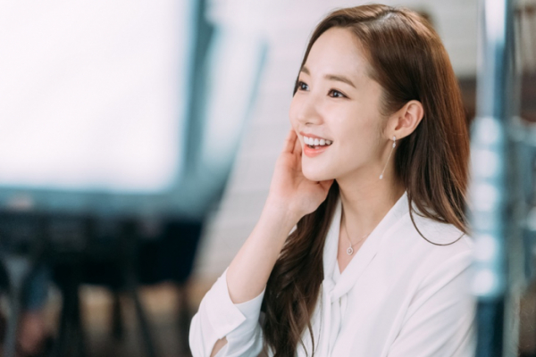 微笑妝容怎么畫簡(jiǎn)單 微笑妝容怎么畫簡(jiǎn)單