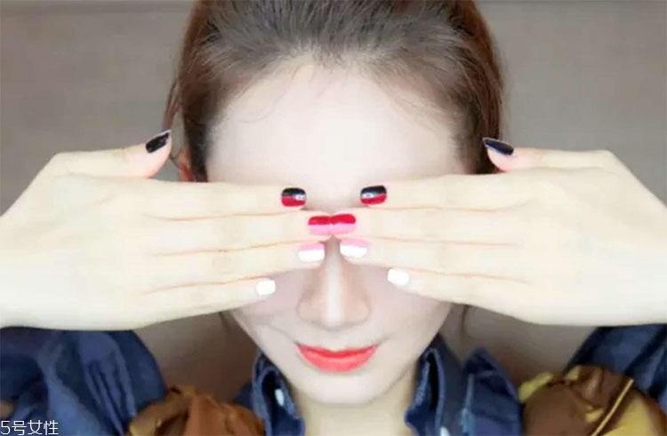 夏天拼色美甲圖片 和單調(diào)純色說分手 夏天拼色美甲圖片 和單調(diào)純色說分手