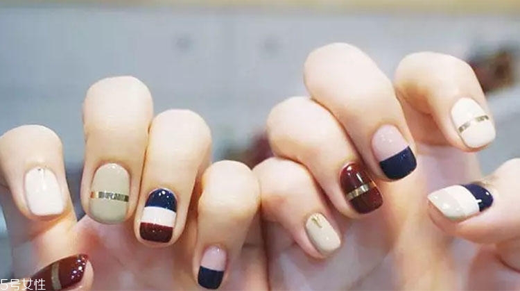 夏天拼色美甲圖片 和單調(diào)純色說分手 夏天拼色美甲圖片 和單調(diào)純色說分手