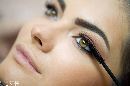 睫毛膏是液體嗎 屬于液體 睫毛膏是液體嗎 屬于液體