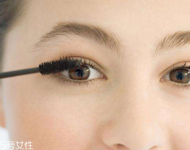 睫毛膏對眼睛有害嗎 真相是這樣 睫毛膏對眼睛有害嗎 真相是這樣