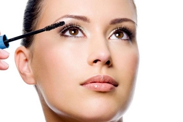 睫毛膏可以不卸嗎 不卸是錯(cuò)誤做法 睫毛膏可以不卸嗎 不卸是錯(cuò)誤做法