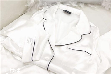 真絲上的菜湯怎么清洗 清洗要仔細 真絲上的菜湯怎么清洗 清洗要仔細