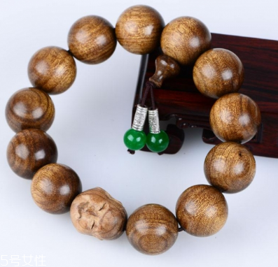 金絲楠手串怎么看真假 這幾招一定要會(huì) 金絲楠手串怎么看真假 這幾招一定要會(huì)