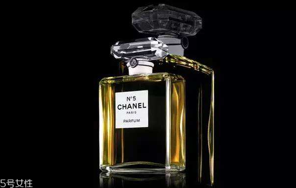 現(xiàn)代型香水適合什么年齡 完美都市女性代表 現(xiàn)代型香水適合什么年齡 完美都市女性代表