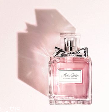 青香型香水適合什么年齡 沉穩(wěn)與活力兼具 青香型香水適合什么年齡 沉穩(wěn)與活力兼具