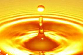 芝麻油和芝麻調(diào)和油的區(qū)別有哪些 芝麻油和芝麻調(diào)和油的區(qū)別有哪些