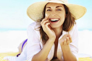 眼霜和防曬霜能一起用嗎 眼霜和防曬霜使用順序 眼霜和防曬霜能一起用嗎 眼霜和防曬霜使用順序