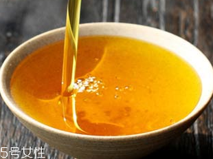 茶油怎么做的 壓榨法和浸出法 茶油怎么做的 壓榨法和浸出法